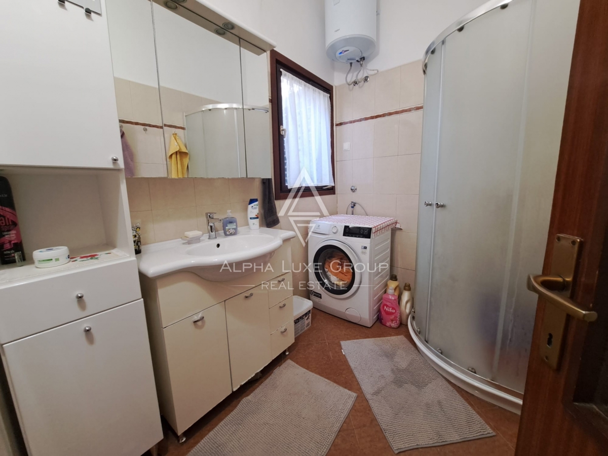 Istra, Buje – stanovanjsko-poslovna hiša z restavracijo