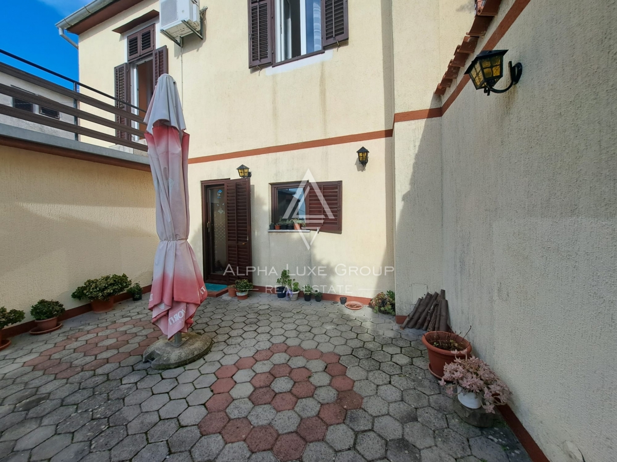 Istra, Buje – stanovanjsko-poslovna hiša z restavracijo