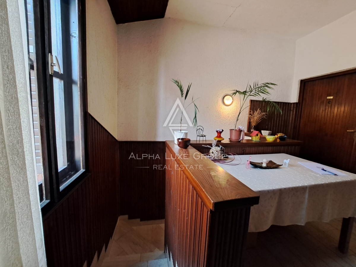 Istra, Buje – stanovanjsko-poslovna hiša z restavracijo