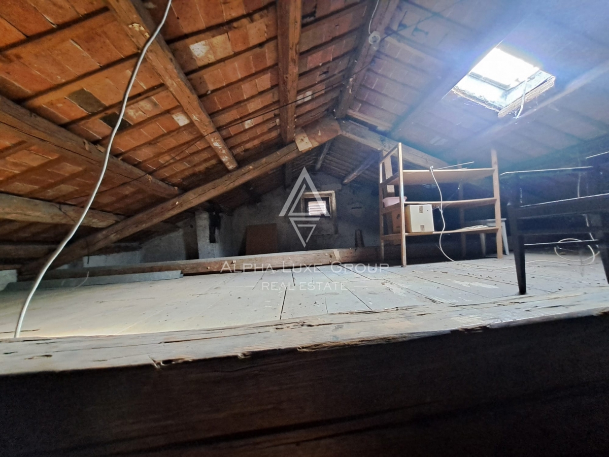 Istra, Buje – stanovanjsko-poslovna hiša z restavracijo