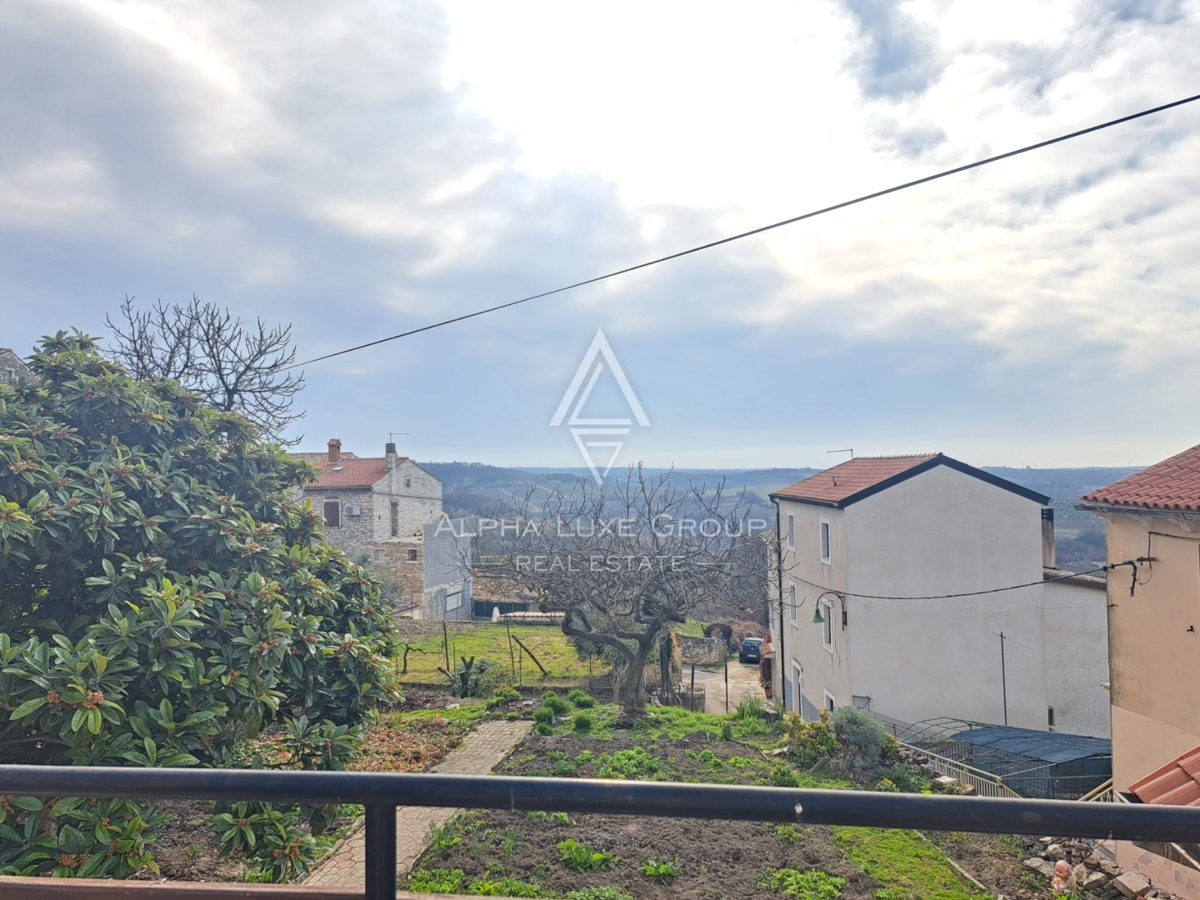 Istra, Buje – stanovanjsko-poslovna hiša z restavracijo