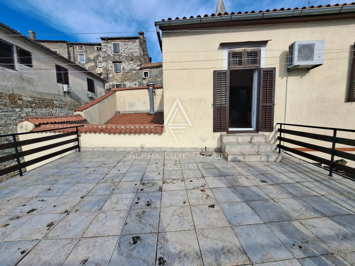 Istra, Buje – stanovanjsko-poslovna hiša z restavracijo