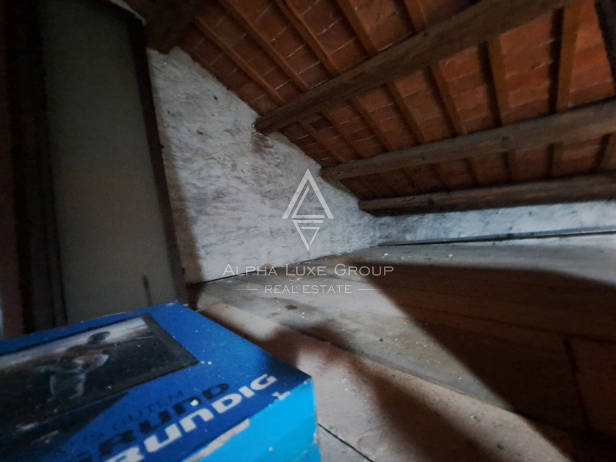 Istra, Buje – stanovanjsko-poslovna hiša z restavracijo