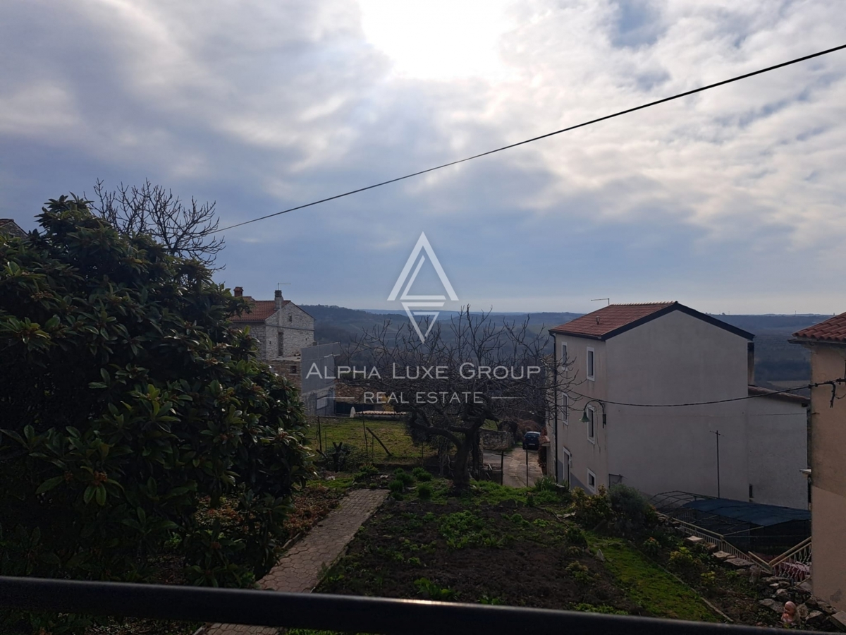 Istra, Buje – stanovanjsko-poslovna hiša z restavracijo