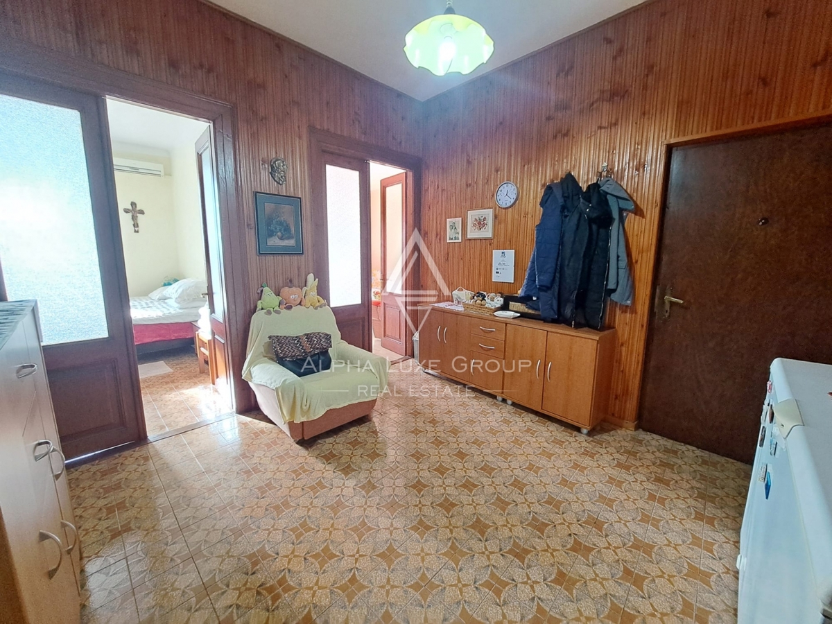 Istra, Buje – stanovanjsko-poslovna hiša z restavracijo