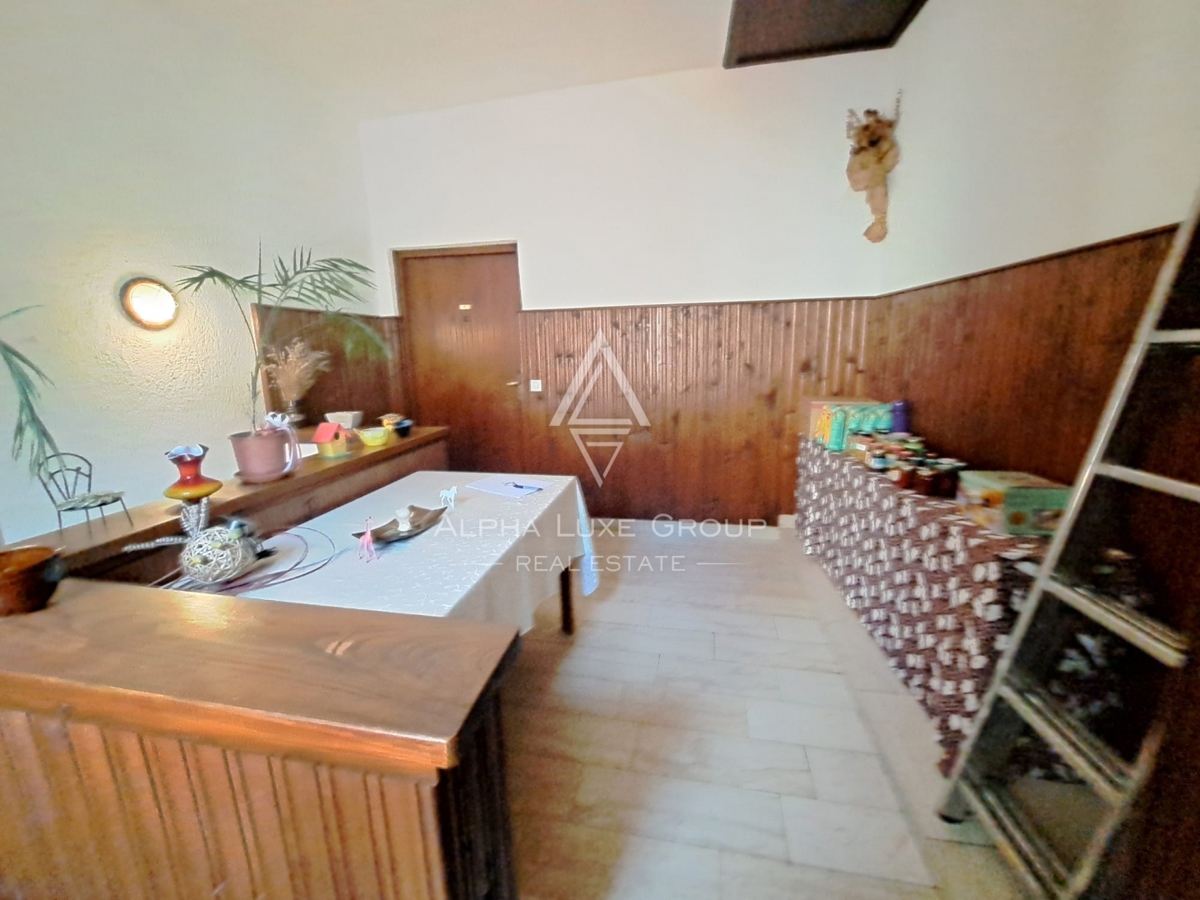 Istra, Buje – stanovanjsko-poslovna hiša z restavracijo