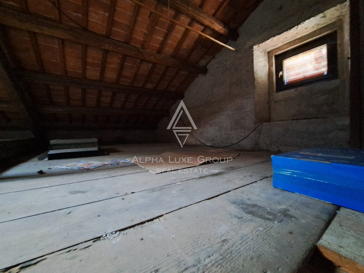 Istra, Buje – stanovanjsko-poslovna hiša z restavracijo