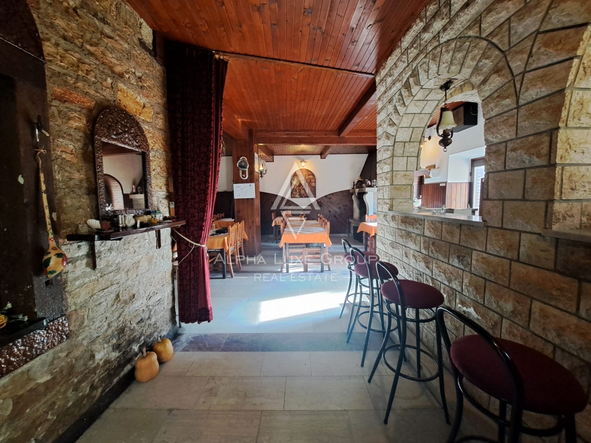 Istra, Buje – stanovanjsko-poslovna hiša z restavracijo