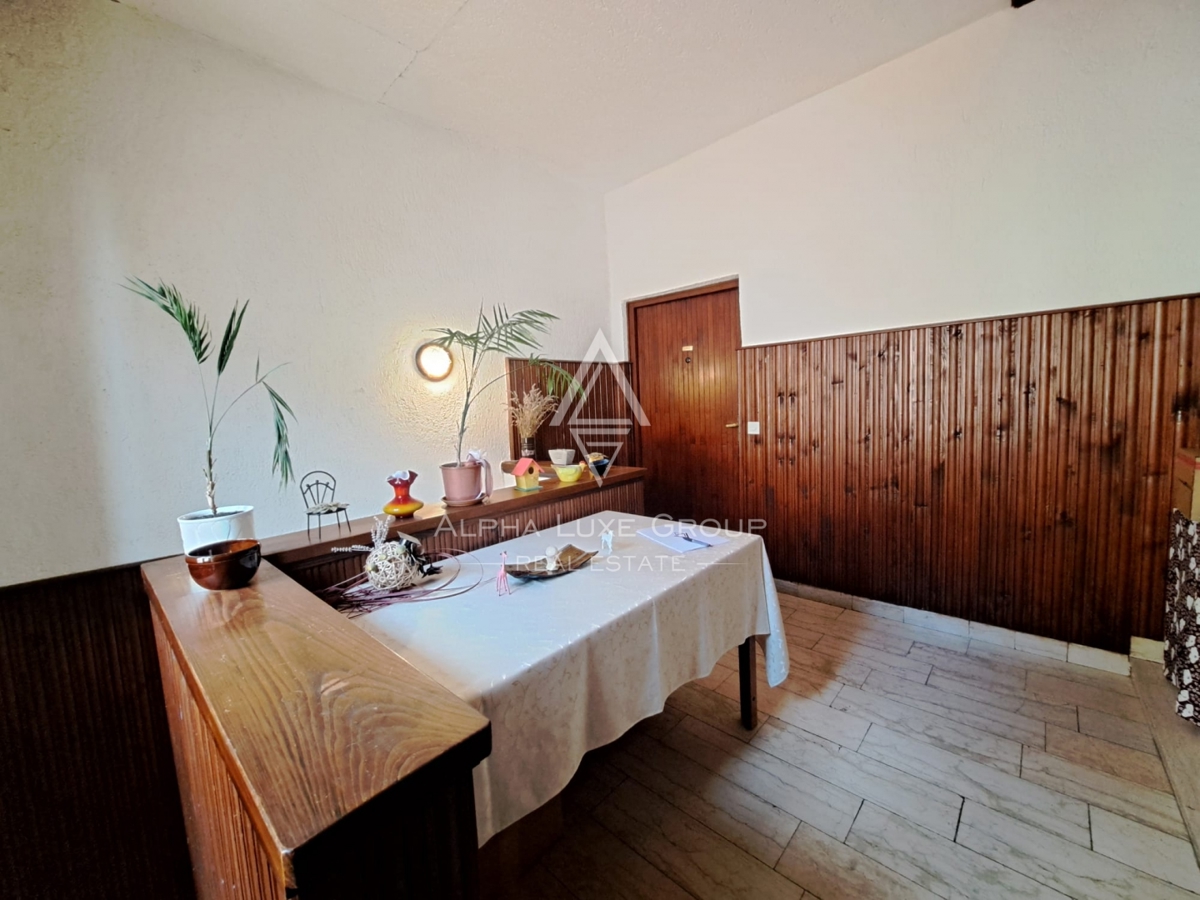 Istra, Buje – stanovanjsko-poslovna hiša z restavracijo