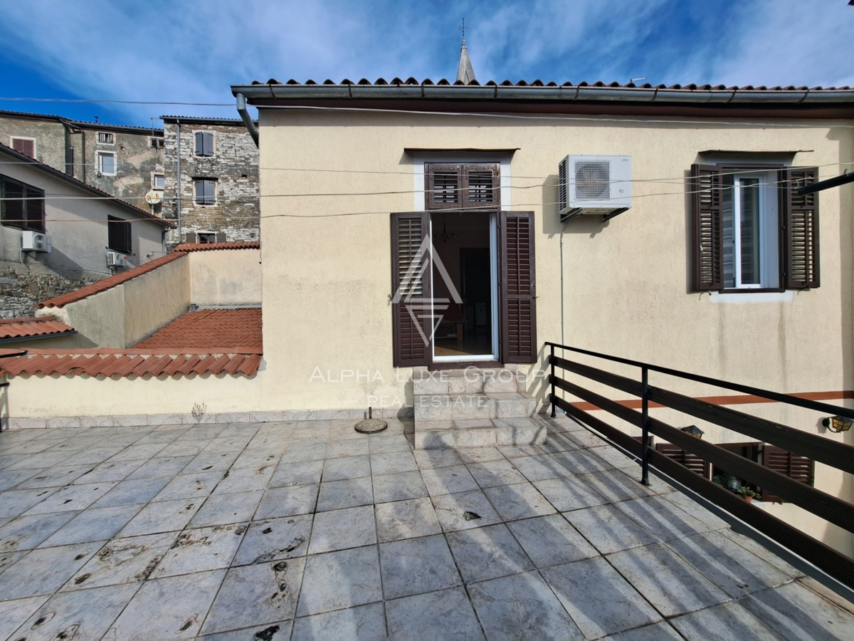 Istra, Buje – stanovanjsko-poslovna hiša z restavracijo