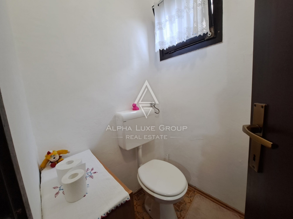 Istra, Buje – stanovanjsko-poslovna hiša z restavracijo