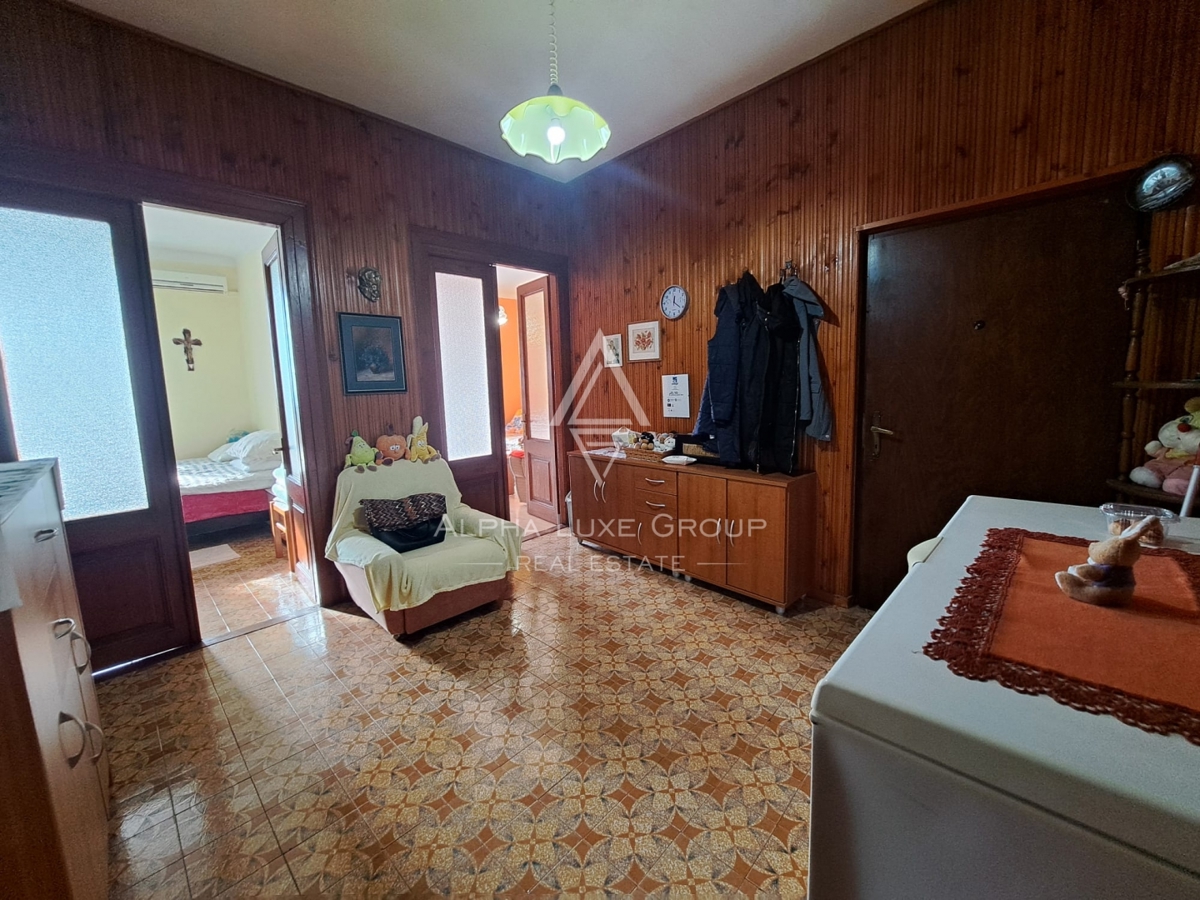 Istra, Buje – stanovanjsko-poslovna hiša z restavracijo