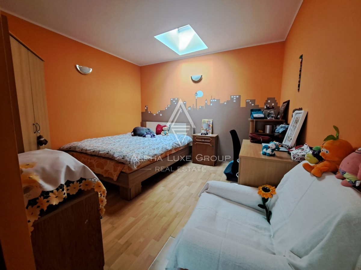 Istra, Buje – stanovanjsko-poslovna hiša z restavracijo