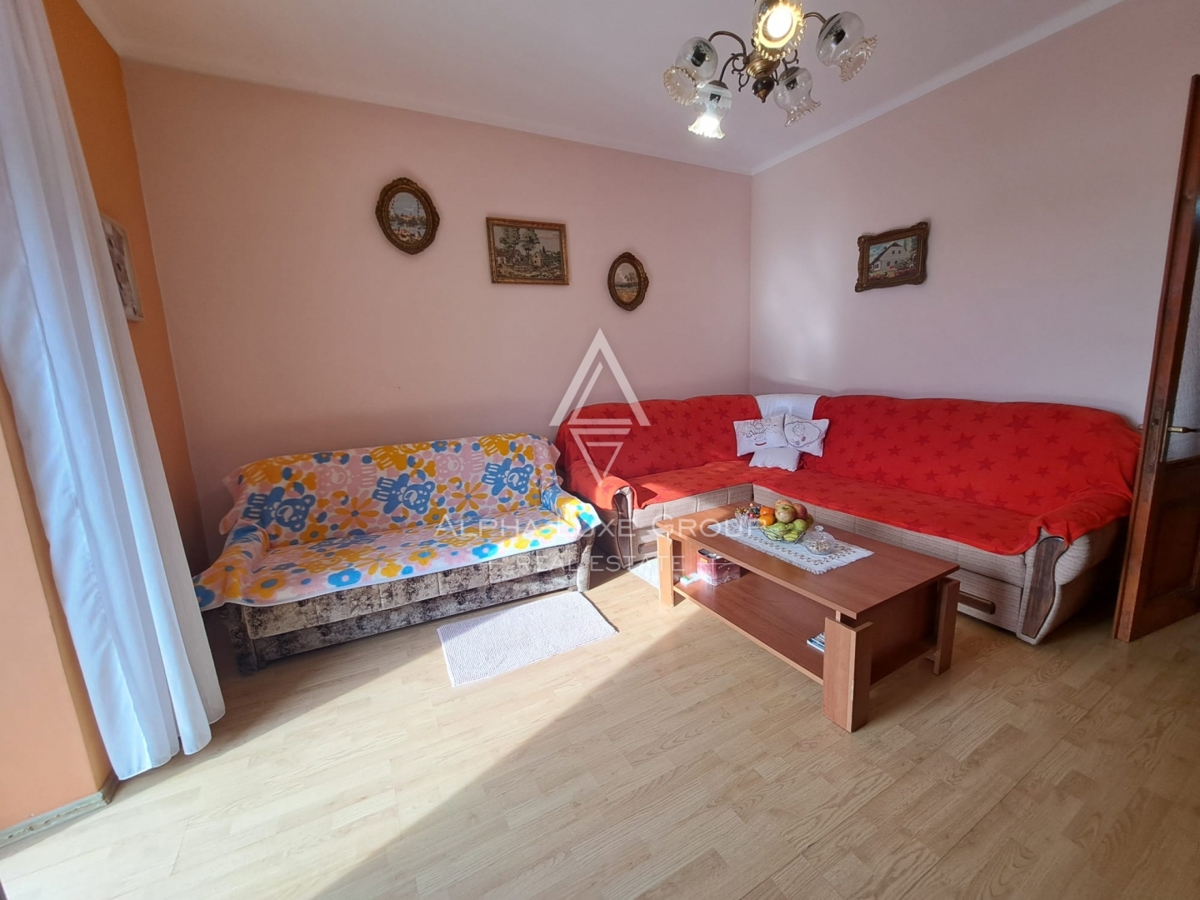 Istra, Buje – stanovanjsko-poslovna hiša z restavracijo