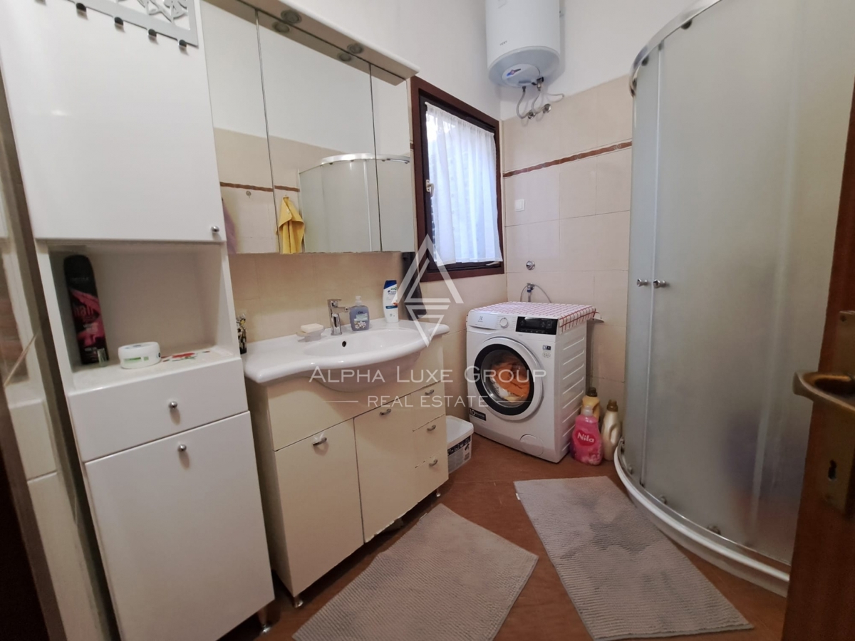 Istra, Buje – stanovanjsko-poslovna hiša z restavracijo