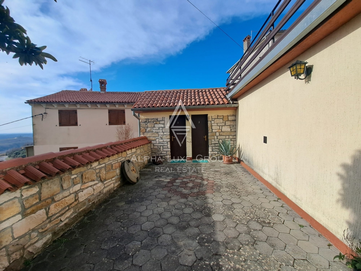 Istra, Buje – stanovanjsko-poslovna hiša z restavracijo