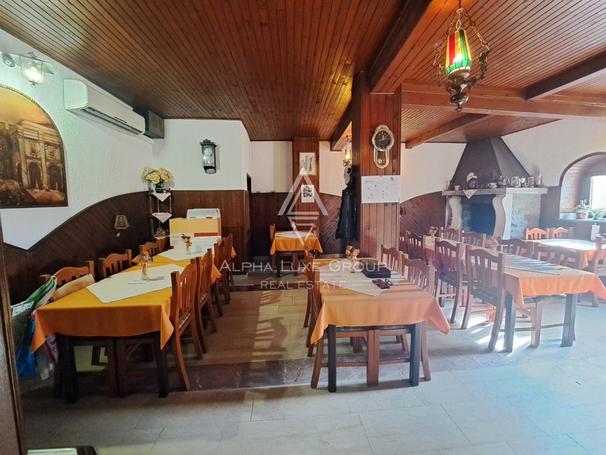 Istra, Buje – stanovanjsko-poslovna hiša z restavracijo