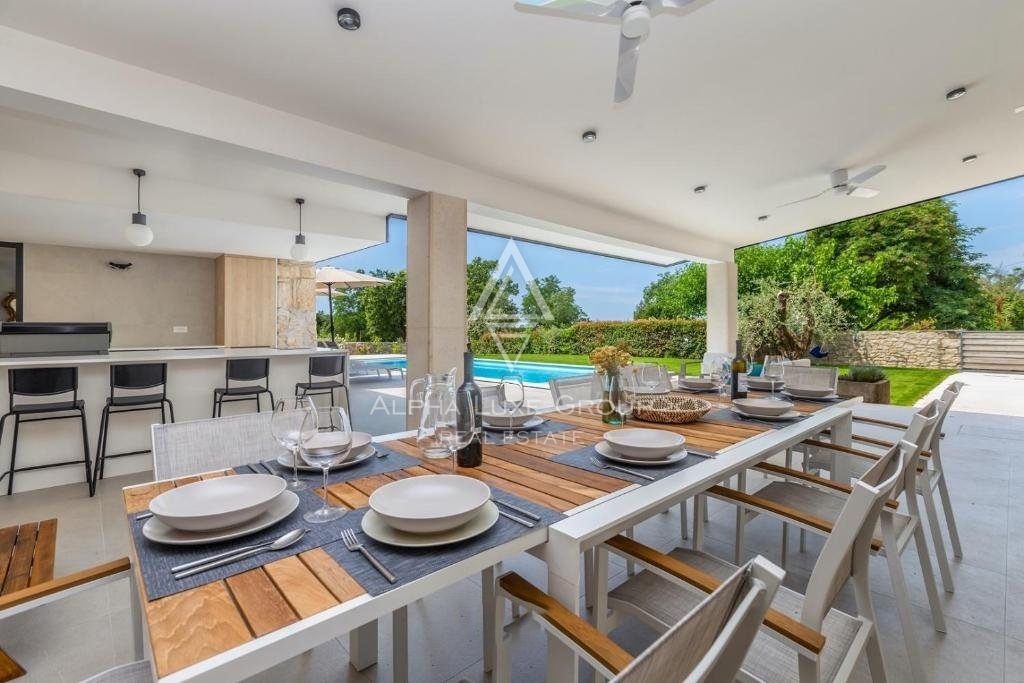 Istra, Brtonigla – Edinstvena kamnita vila z bazenom na prodaj