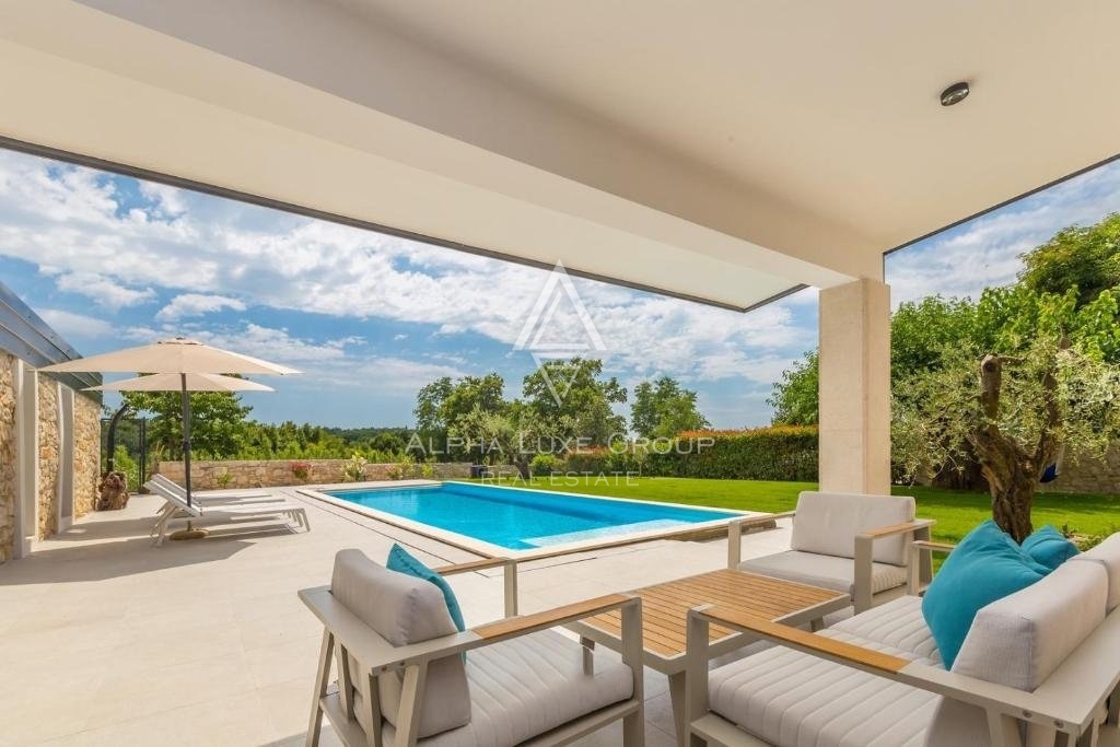 Istra, Brtonigla – Edinstvena kamnita vila z bazenom na prodaj