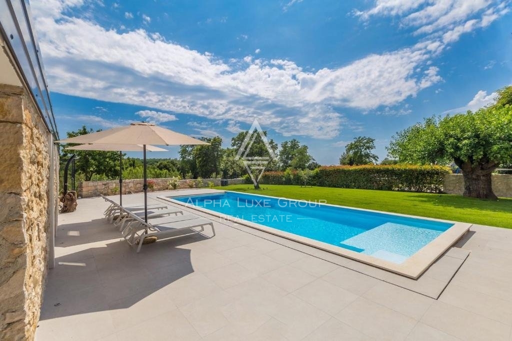 Istra, Brtonigla – Edinstvena kamnita vila z bazenom na prodaj