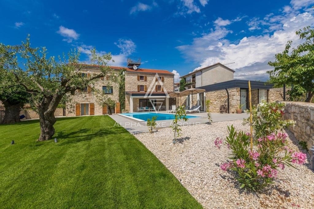 Istra, Brtonigla – Edinstvena kamnita vila z bazenom na prodaj