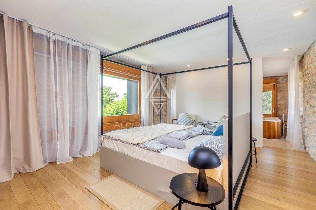 Istra, Brtonigla – Edinstvena kamnita vila z bazenom na prodaj