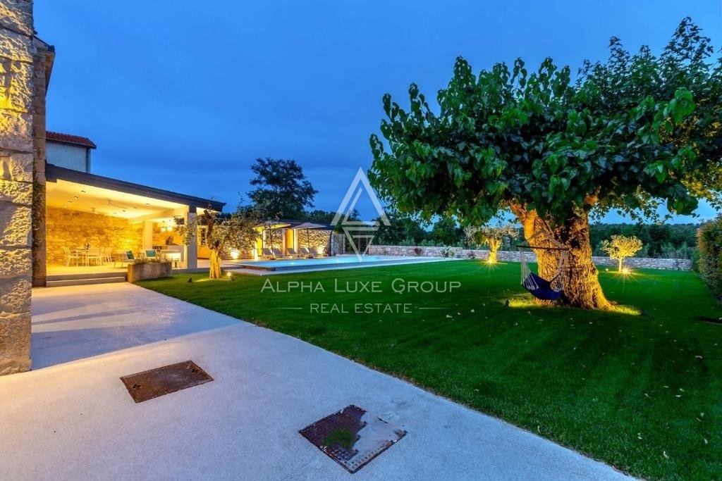 Istra, Brtonigla – Edinstvena kamnita vila z bazenom na prodaj