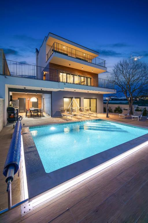 Istra, Banjole: Moderna vila blizu morja