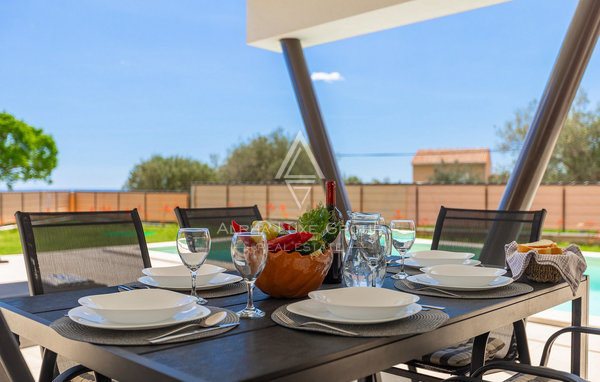 Istra, Krnica: Sodobna vila s pogledom na morje