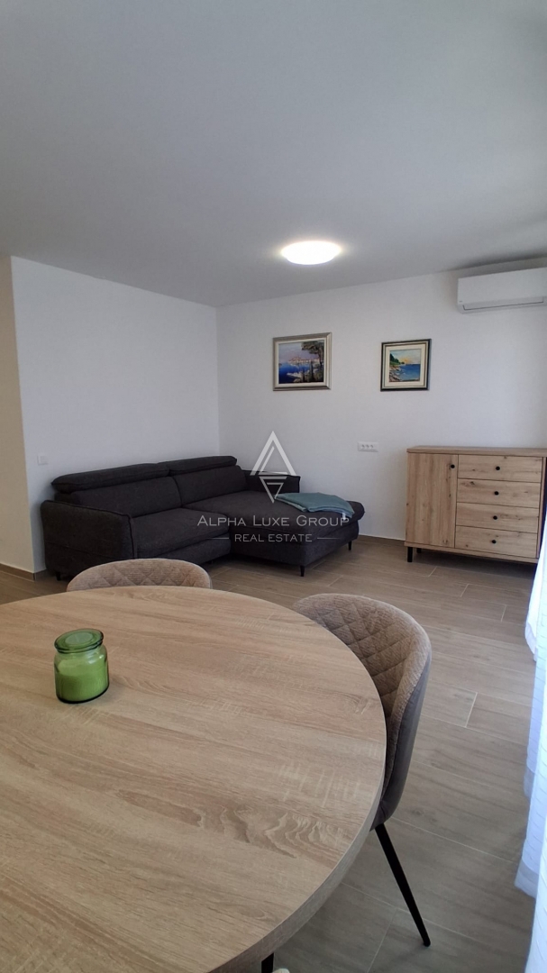 Istra, Červar Porat – Prenovljen stan z balkonom