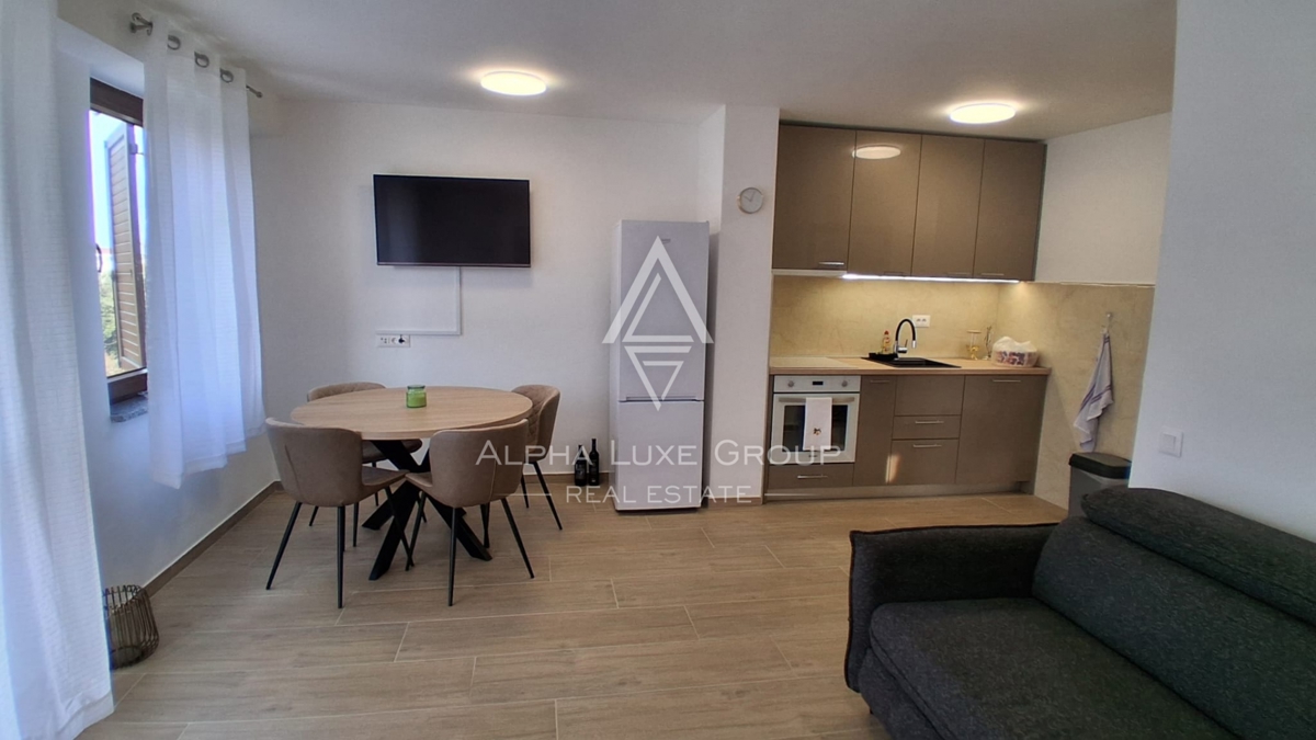 Istra, Červar Porat – Prenovljen stan z balkonom