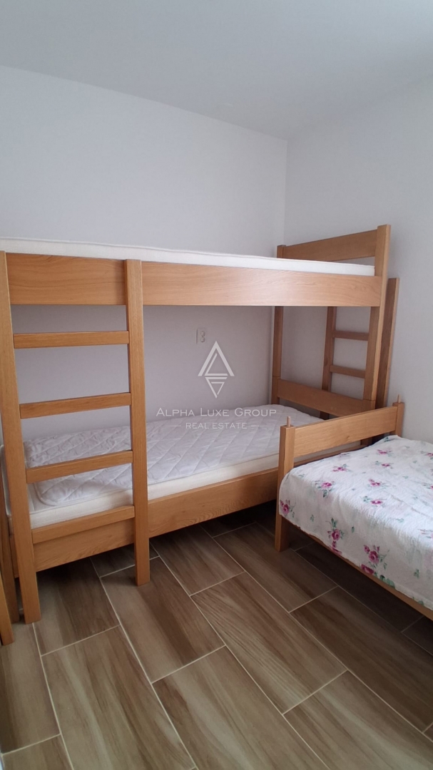 Istra, Červar Porat – Prenovljen stan z balkonom