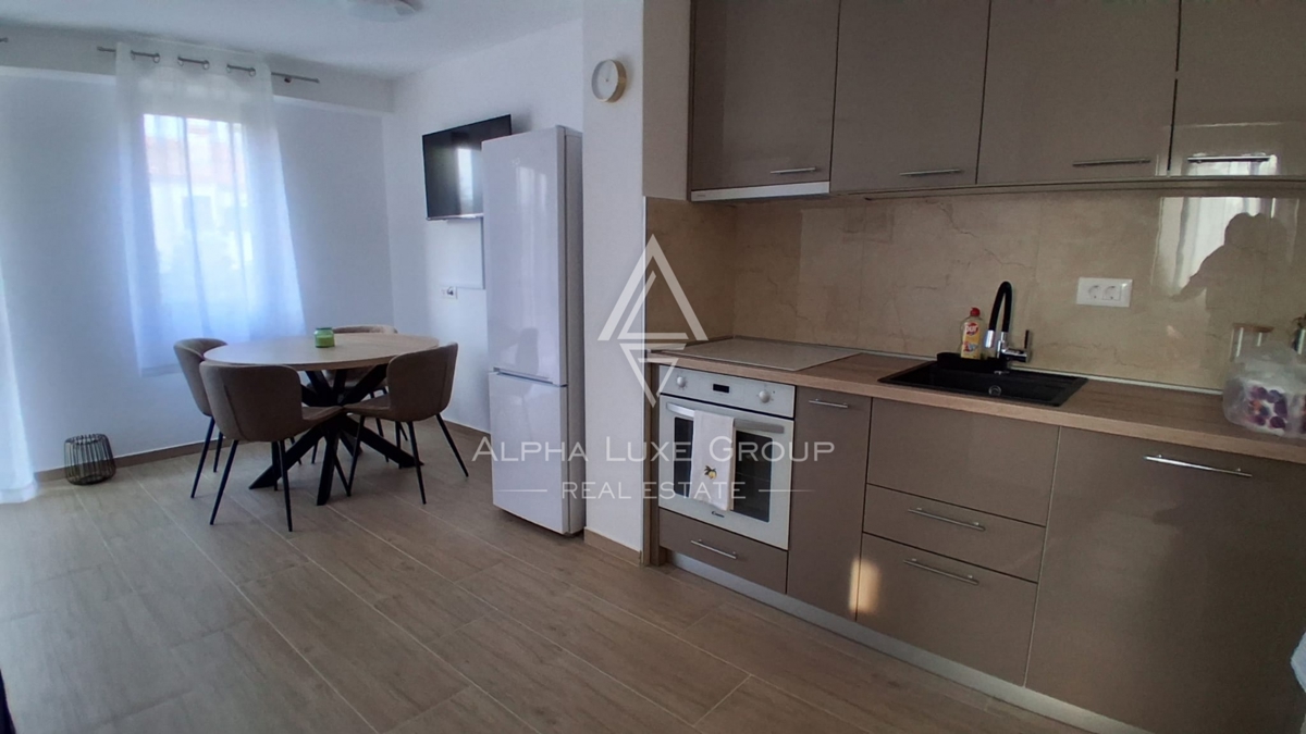 Istra, Červar Porat – Prenovljen stan z balkonom