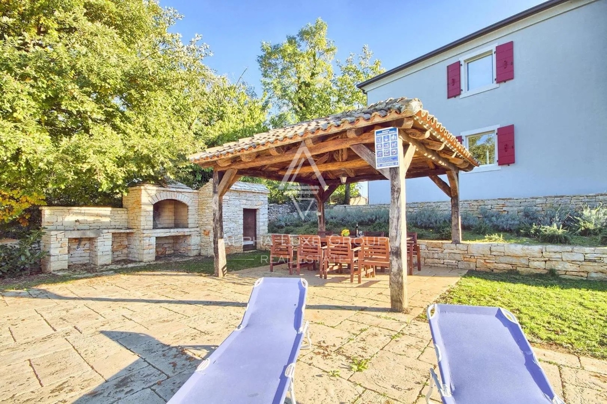 Istra, Poreč okolica, Rustikalna istrska vila z bazenom in prostornim dvoriščem naprodaj