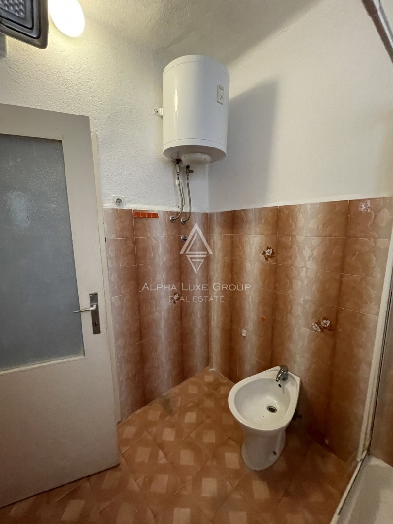 Istra, Vrsar - Zgodovinska hiša s poslovnim prostorom ob morju