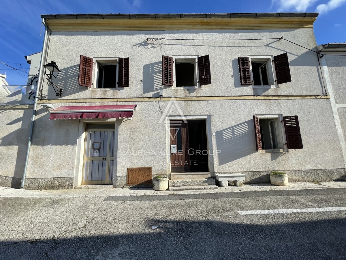 Istra, Vrsar - Zgodovinska hiša s poslovnim prostorom ob morju