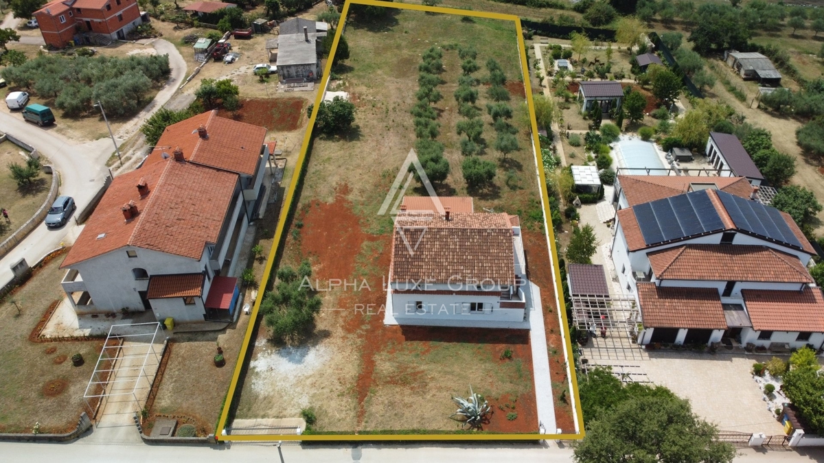 Istra, Poreč, Prostorna družinska hiša z velikim vrtom naprodaj