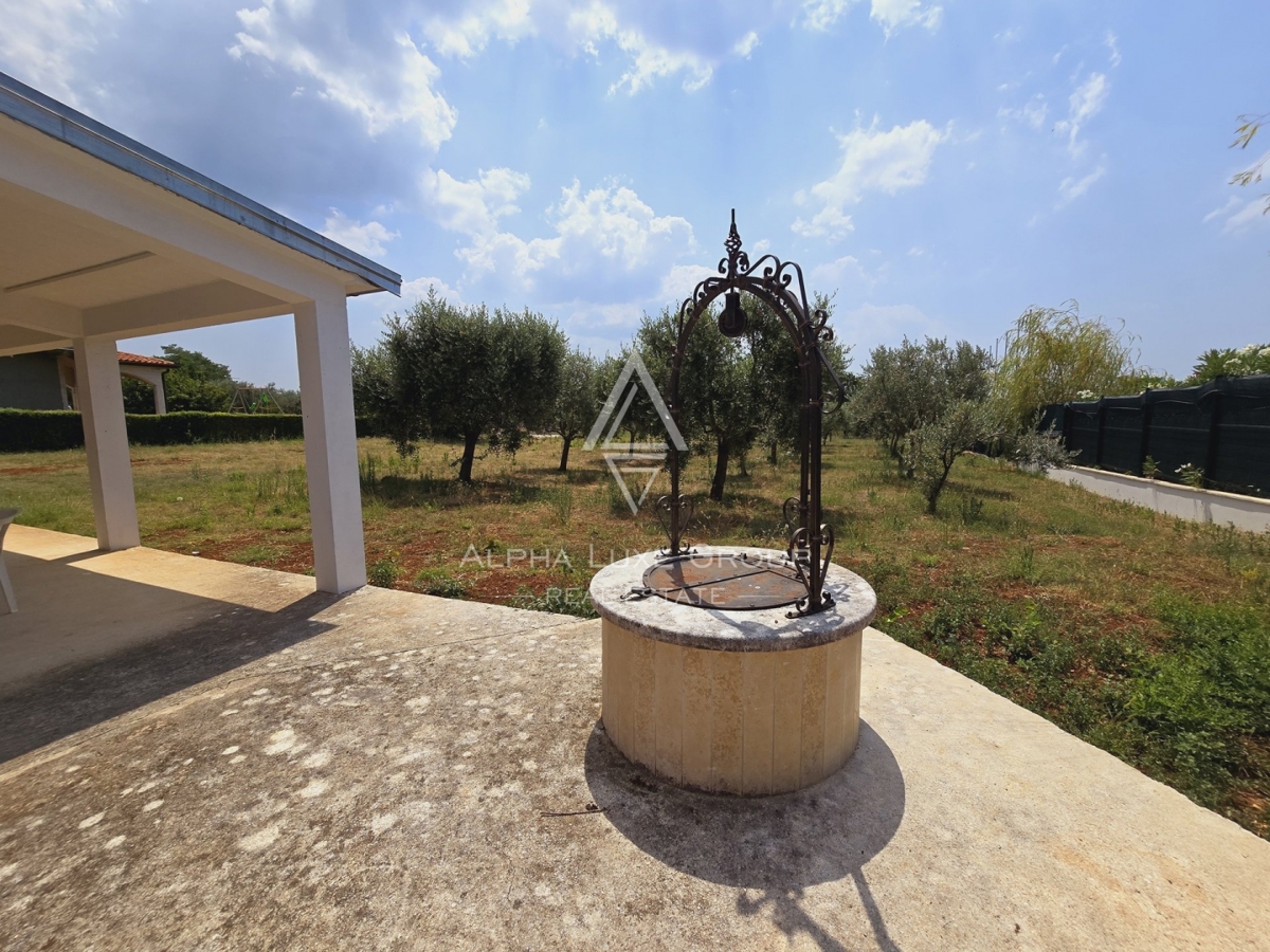 Istra, Poreč, Prostorna družinska hiša z velikim vrtom naprodaj
