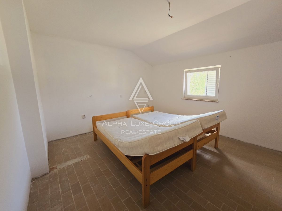Istra, Poreč, Prostorna družinska hiša z velikim vrtom naprodaj