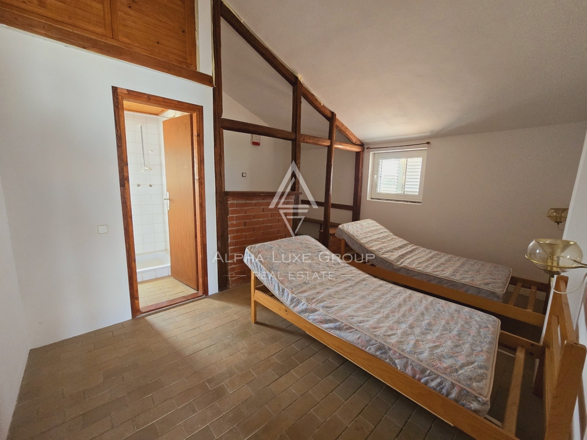 Istra, Poreč, Prostorna družinska hiša z velikim vrtom naprodaj