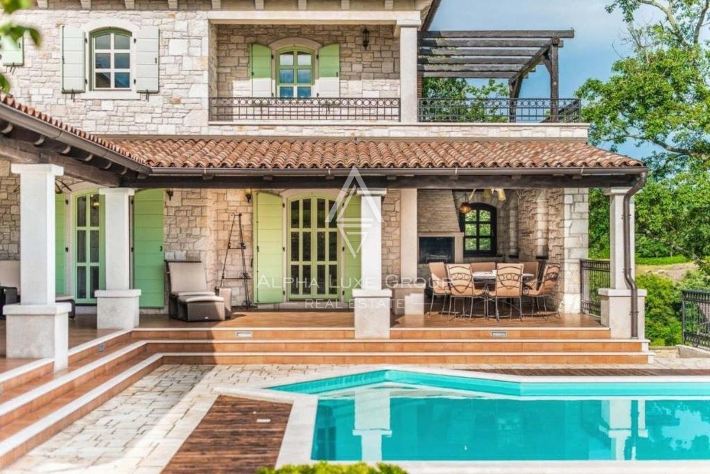 Istra, Višnjan, Luksuzna kamnita vila z bazenom in čudovitim razgledom