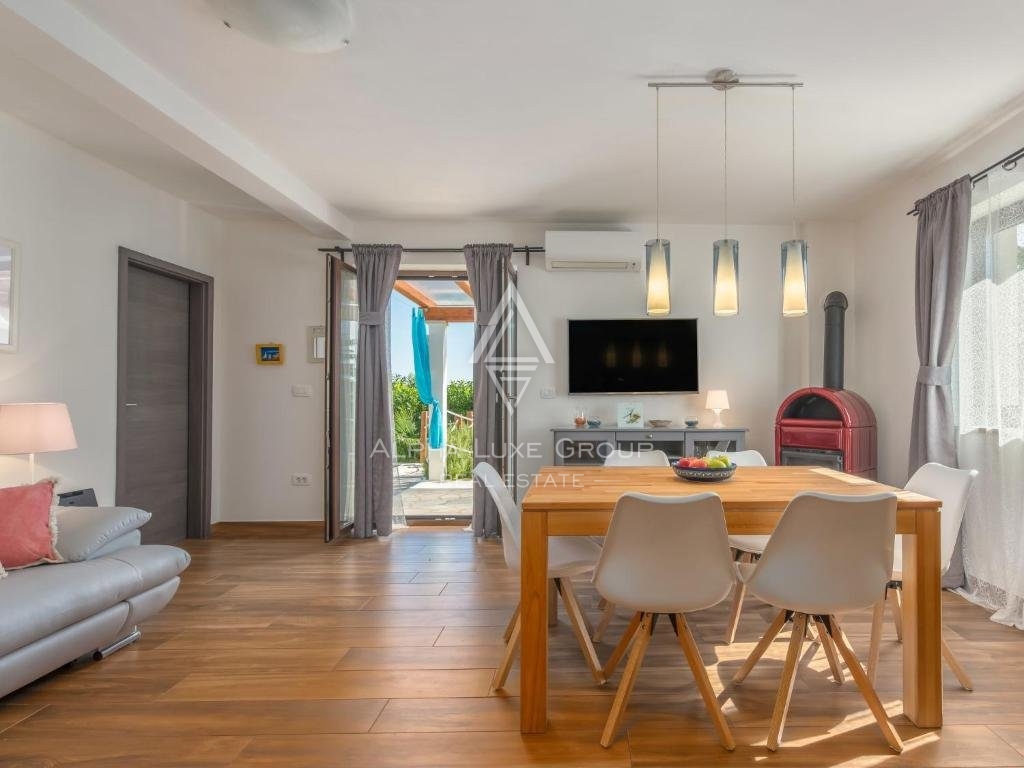 Istra, Novigrad, Moderna samostojna vila z bazenom v mirnem okolju