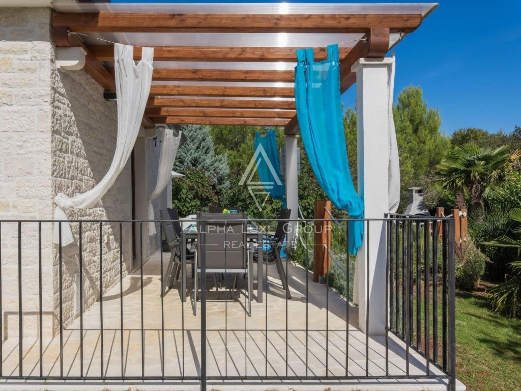 Istra, Novigrad, Moderna samostojna vila z bazenom v mirnem okolju