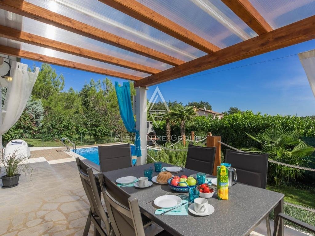 Istra, Novigrad, Moderna samostojna vila z bazenom v mirnem okolju