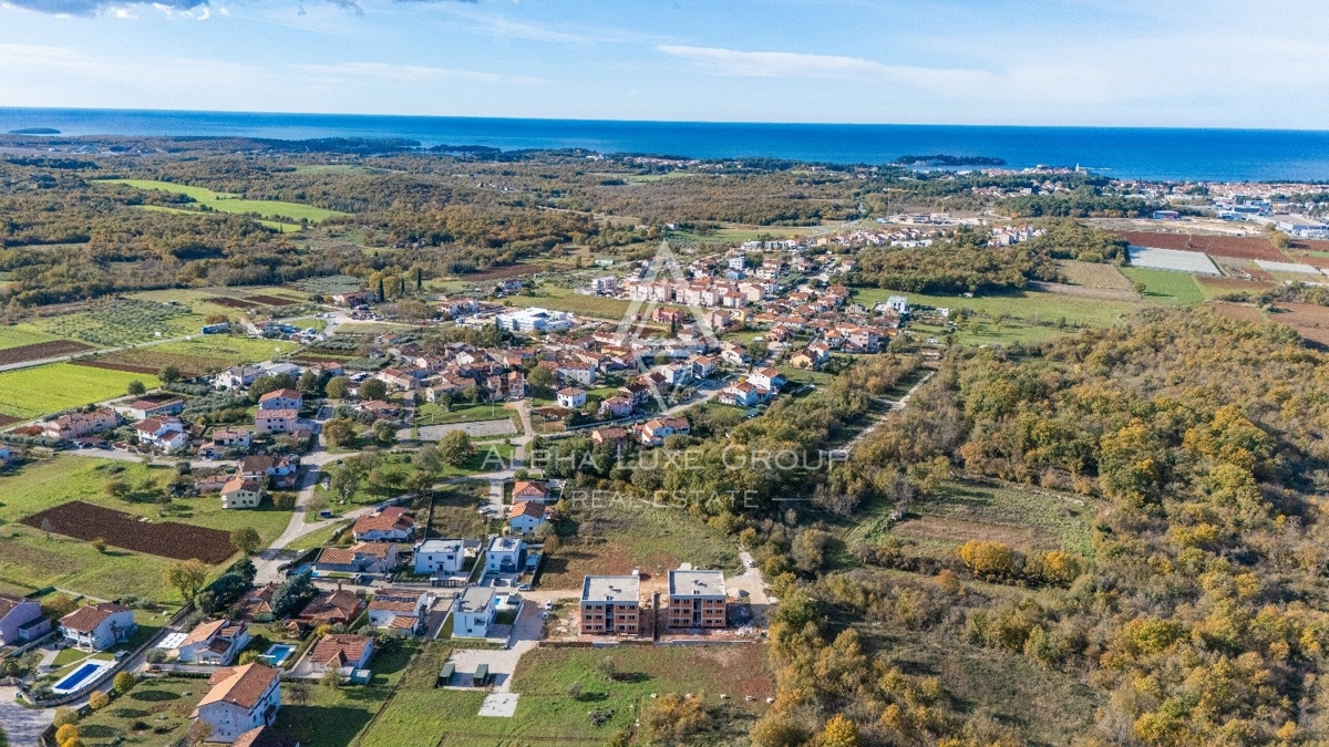Istra, Poreč – Sodobno pritlično stanovanje z zasebnim dvoriščem, 3 km od centra mesta naprodaj