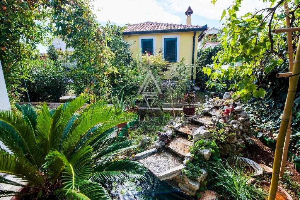 Istra, Rovinj – Apartmajska hiša na mirni lokaciji z odličnim potencialom za oddajo