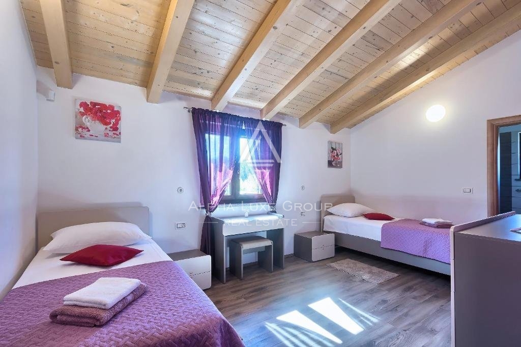 Istra, Barban - Prostorna rezidenca z bazenom
