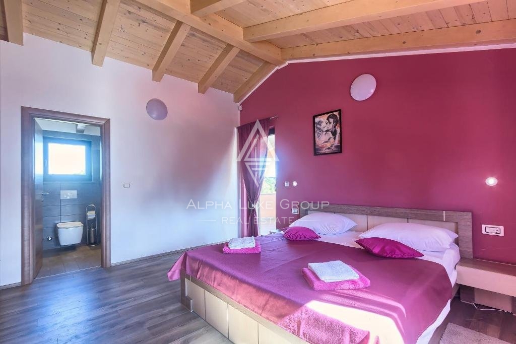 Istra, Barban - Prostorna rezidenca z bazenom