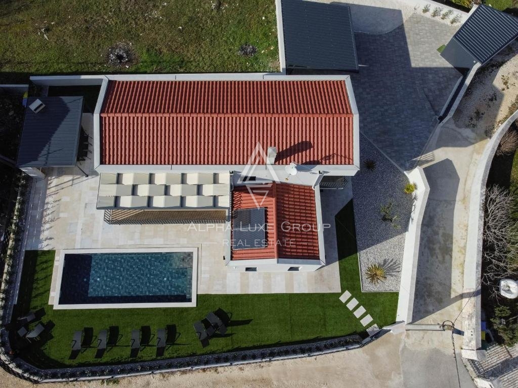 Sveti Lovreč - Elegantna vila v mirni istrski vasi