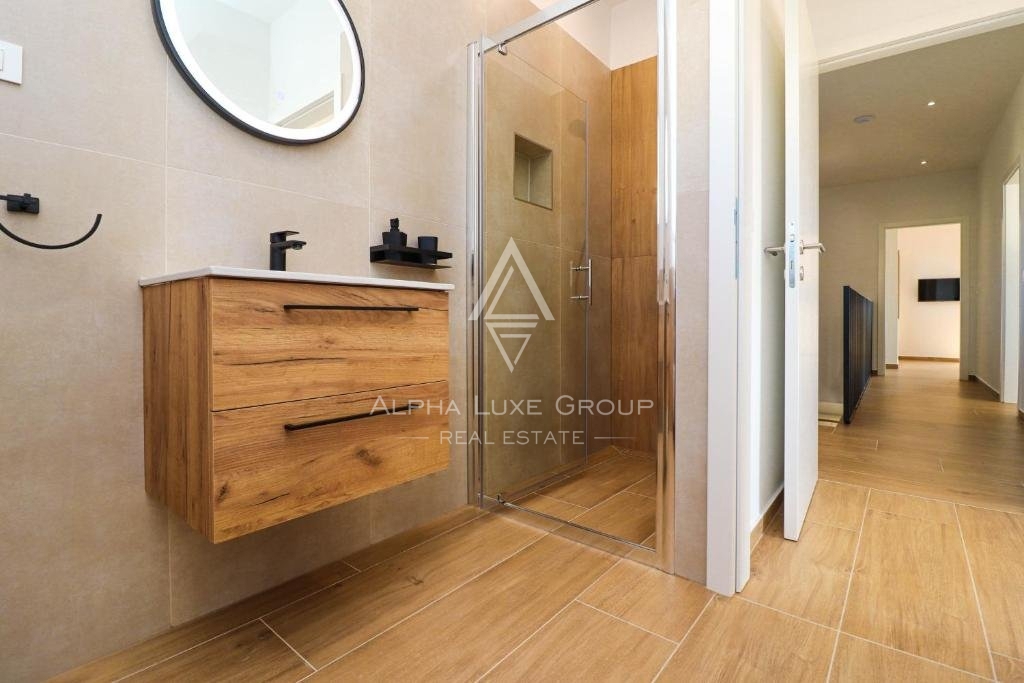 Sveti Lovreč - Elegantna vila v mirni istrski vasi